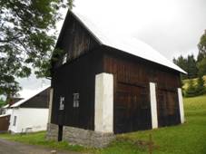 Nov Hamry, budova vedle .  str.  124.JPG