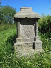 Nejdek-Such, podstavec ke.JPG