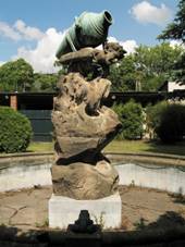 Lzn Blohrad, Horn Nov Ves, Socha fauna.jpg