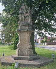 Tebnoueves socha nejsvtj Trojice.JPG