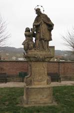 Vojice, socha svatho Jana Nepomuckho, v souasnosti u hbitova.jpg