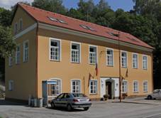 https://upload.wikimedia.org/wikipedia/commons/thumb/d/d3/Kounov%2C_municipal_office.jpg/1280px-Kounov%2C_municipal_office.jpg