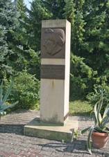 Krlova Lhota pomnk Karla Hladka.JPG