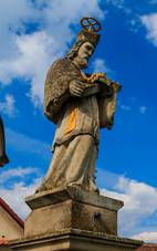 Lhota u Nhoan - sochy svatch u ke na nvsi2.jpg