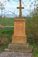 Doubravice u Nhoan pomnk padlch z vlky 1866.jpg