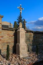 Vclavice kek u kostela.jpg