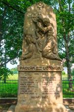 Pulice u Dobruky - pomnk padlch.jpg