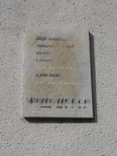 Ti Studn - hotel U Loub, pamtn deska.jpg