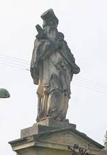 Hluiky socha svatho Jana Nepomuckho.JPG