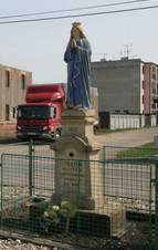 Kranice socha panny Marie.JPG