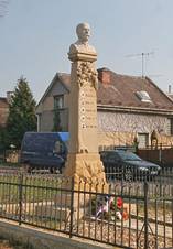 Nov Smrkovice pomnk padlch.JPG