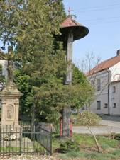 Nov� M�sto nad Cidlinou zvoni�ka a k��ek.JPG