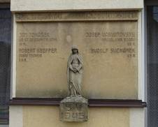 Pamtn deska Olenice.jpg