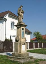 Socha svatho Jana Nepomuckho v Radovesnici II (Q94448081).jpg