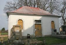 Kostel Nanebevzet Panny Marie, Veleice mrnice u kostela.JPG