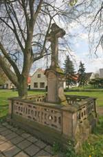 Socha Ukiovn (Smidarsk Lhota).JPG