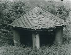 Studna na dvoe fulneckho kapucnskho kltera.jpg