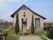 Katolick hbitov Mokov (kaple).JPG