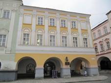 Nov Jin, dm U Laudona.jpg