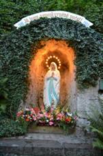 Petkovice - jeskynn kaple Panny Marie Lourdsk.jpg