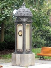 Opava-skrinka na barometr, Dvorakovy sady.JPG