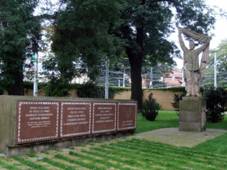 Opava-Pomnk Osvobozen, celkov pohled.JPG