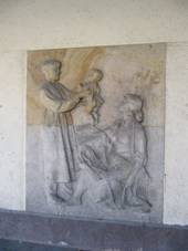 Vtkov, nmst Jana Zajce 1, relif (2).JPG