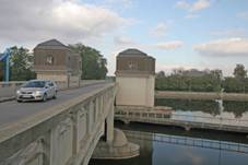 Vodn elektrrna s mostem (Pelou) 02.JPG