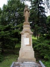 https://upload.wikimedia.org/wikipedia/commons/thumb/e/e0/Statua_Marii_Panny_Bukovina_nad_Labem.JPG/800px-Statua_Marii_Panny_Bukovina_nad_Labem.JPG