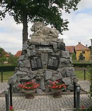 Chote U Pardubic pomnk padlch.JPG