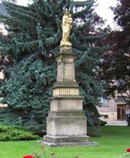 Holice, nmst, marinsk socha.jpg