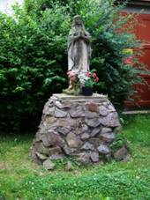 Holice, Jungmannova, socha.jpg