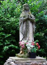 Holice, Jungmannova, socha.jpg