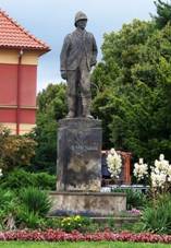 Holice, Emil Holub ped potou.jpg