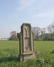 Jezboice - podstavec po kku u kiovatky do Barchova.JPG