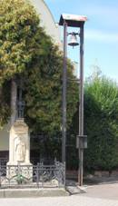 Nove Jesencany kriz a zvonicka.jpg