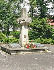 Pomn�k ob�tem I. a II. sv�tov� v�lky (Opatovice nad Labem).JPG