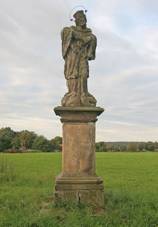 https://upload.wikimedia.org/wikipedia/commons/thumb/5/5b/Socha_sv._Jana_Nepomuck%C3%A9ho_%28Osi%C4%8Dky%29.jpg/800px-Socha_sv._Jana_Nepomuck%C3%A9ho_%28Osi%C4%8Dky%29.jpg