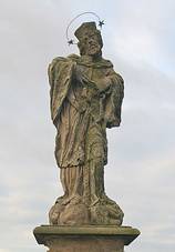 https://upload.wikimedia.org/wikipedia/commons/thumb/5/5b/Socha_sv._Jana_Nepomuck%C3%A9ho_%28Osi%C4%8Dky%29.jpg/800px-Socha_sv._Jana_Nepomuck%C3%A9ho_%28Osi%C4%8Dky%29.jpg