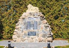 Pomnk padlch v Ostetn 02.jpg