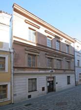 Mstsk dm, S. Aneky esk 28, Pardubice.JPG