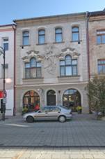 Mstsk dm, Bratranc Veverkovch 586, Pardubice.JPG