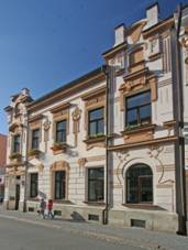 Mstsk dm, Jindisk 698, Pardubice.JPG