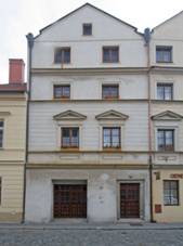 Mstsk dm, Kosteln 93, Pardubice.JPG