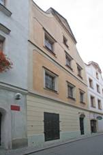 Mstsk dm, Kosteln 102, Pardubice.JPG