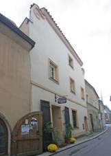 Mstsk dm, Kosteln 105, Pardubice.JPG