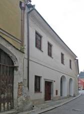 Mstsk dm, Kosteln 107, Pardubice.JPG