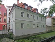 Mstsk dm, Kosteln 108, Pardubice+.JPG