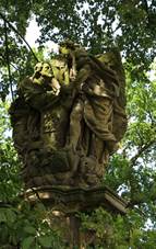 Platnice, souso svatho Jana Nepomuckho s andlem v zahrad p.16.jpg