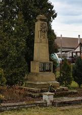 Pardubice Trnova pomnik 1.JPG